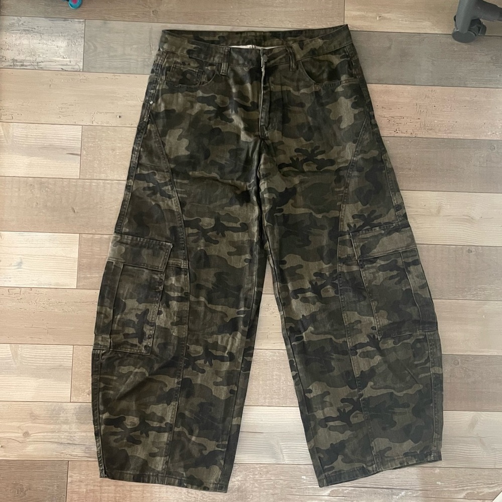 Baggy Cargo men’s Camouflage Wide Leg Pants -new in bag -100%cotton camo Large - Picture 2 of 7